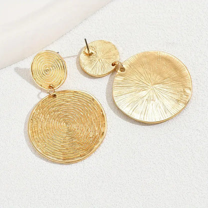 Runde Hängeohrringe mit goldenem Muster, eleganter schlichter Stil, aus Zinklegierung mit 18 Karat vergoldetem Schmuck, trendiges Geschenk für Frauen